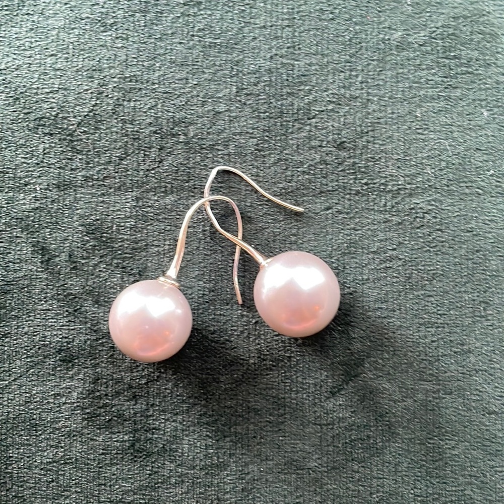 Pearl drop earrings